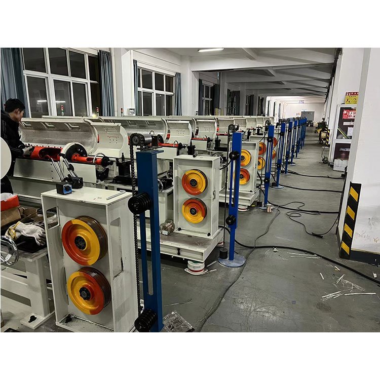 100/12 Horizontale Rohrverseilmaschine